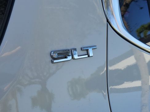 Used 2018 GMC Acadia SLT image 4