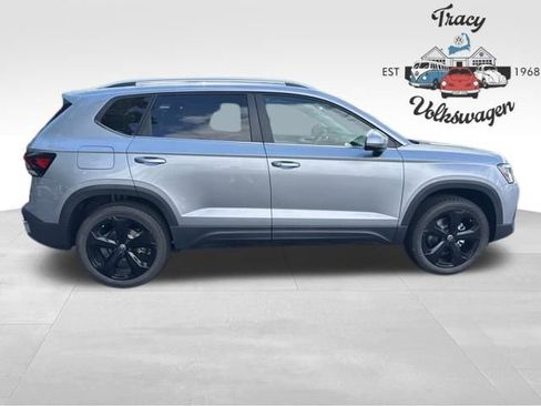 New 2025 Volkswagen Taos SEL image 8