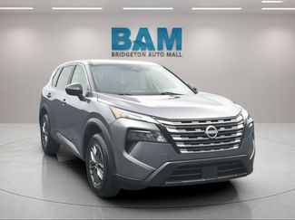 Used 2024 Nissan Rogue S FWD video 1