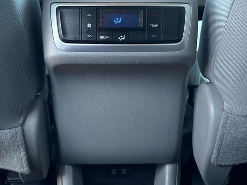 Used 2019 Toyota Highlander LE FWD image 16