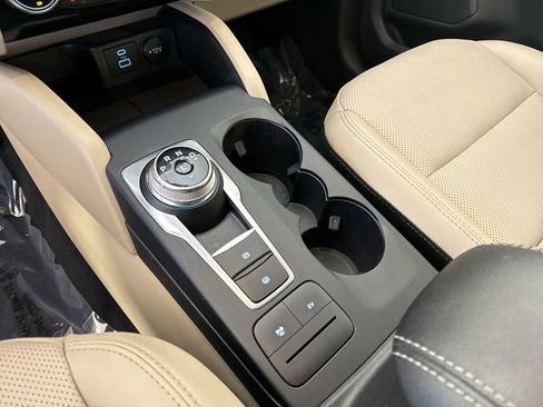 Used 2022 Ford Escape SEL image 17