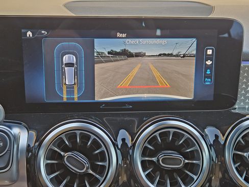 Certified 2025 Mercedes-Benz GLB 250 image 18