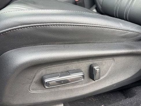 Used 2023 Honda HR-V EX-L image 12