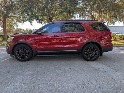 Used 2017 Ford Explorer XLT w/ Equipment Group 202A image 5