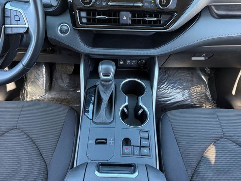 Used 2024 Toyota Highlander LE image 10