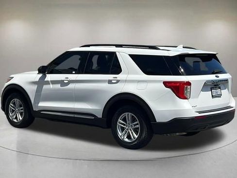 Certified 2023 Ford Explorer XLT RWD image 3