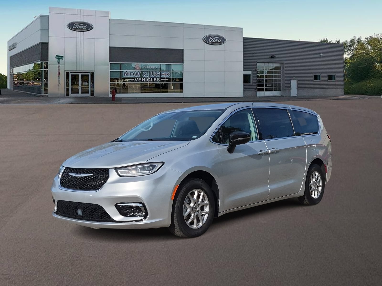Used 2024 Chrysler Pacifica Touring-L FWD image 4