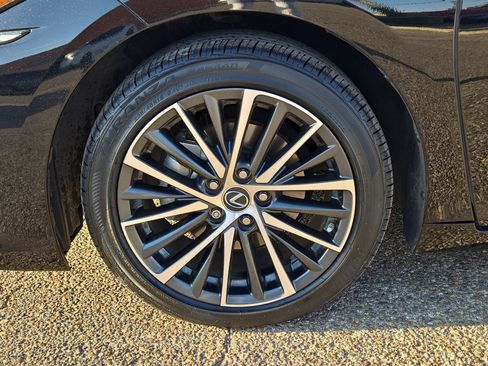 Used 2024 Lexus ES 300h w/ Premium Package FWD image 11