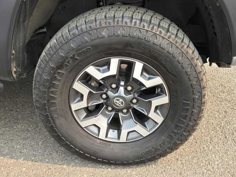 Used 2021 Toyota Tacoma TRD Off-Road AWD/4WD image 10