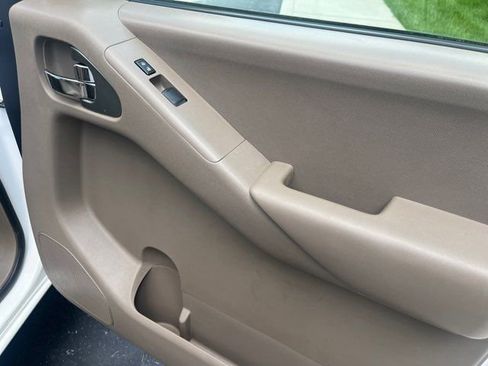 Used 2011 Nissan Frontier SV RWD image 21
