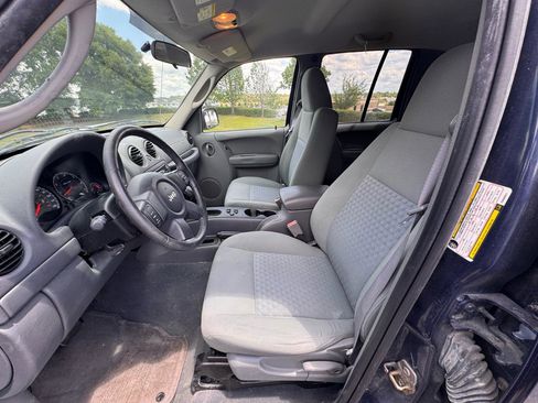 Used 2007 Jeep Liberty Sport RWD image 21