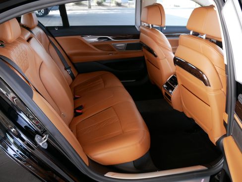 Used 2020 BMW 740i w/ Premium Package image 16