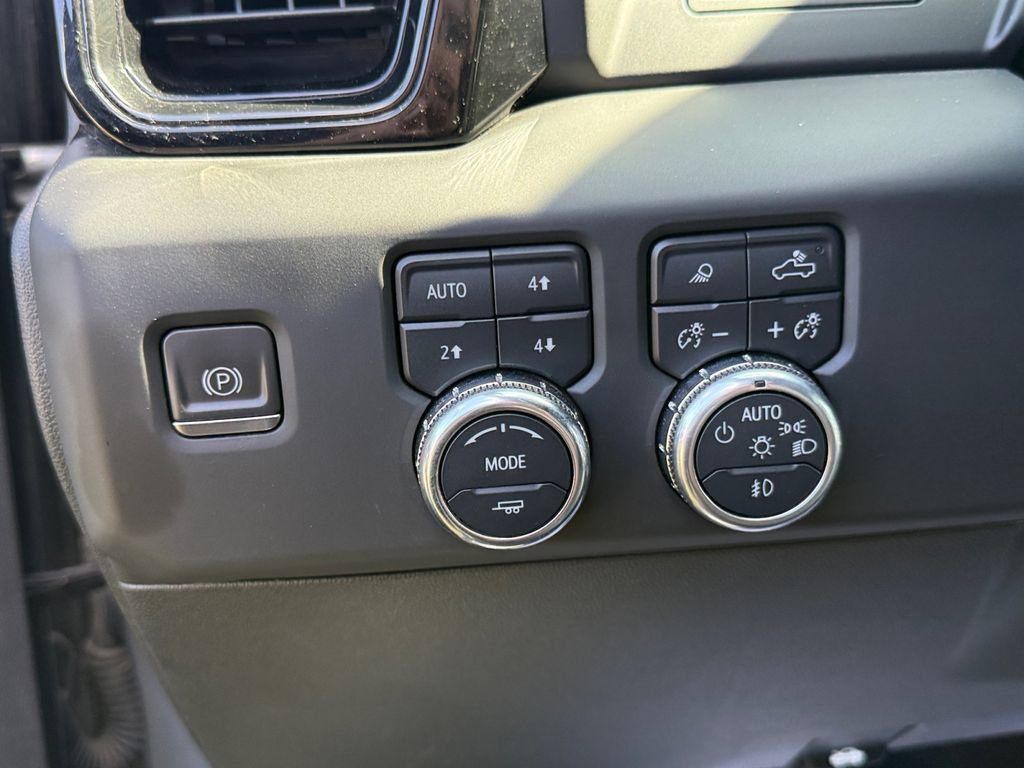 Used 2023 GMC Sierra 1500 AT4 w/ AT4 Preferred Package AWD/4WD image 18