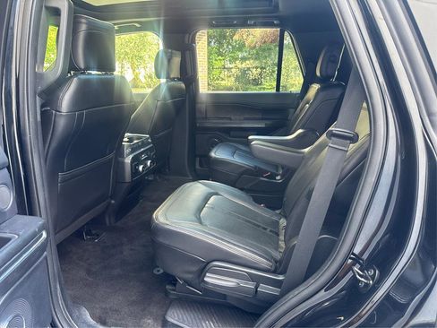 Used 2018 Ford Expedition Limited w/ Equipment Group 301A RWD image 10
