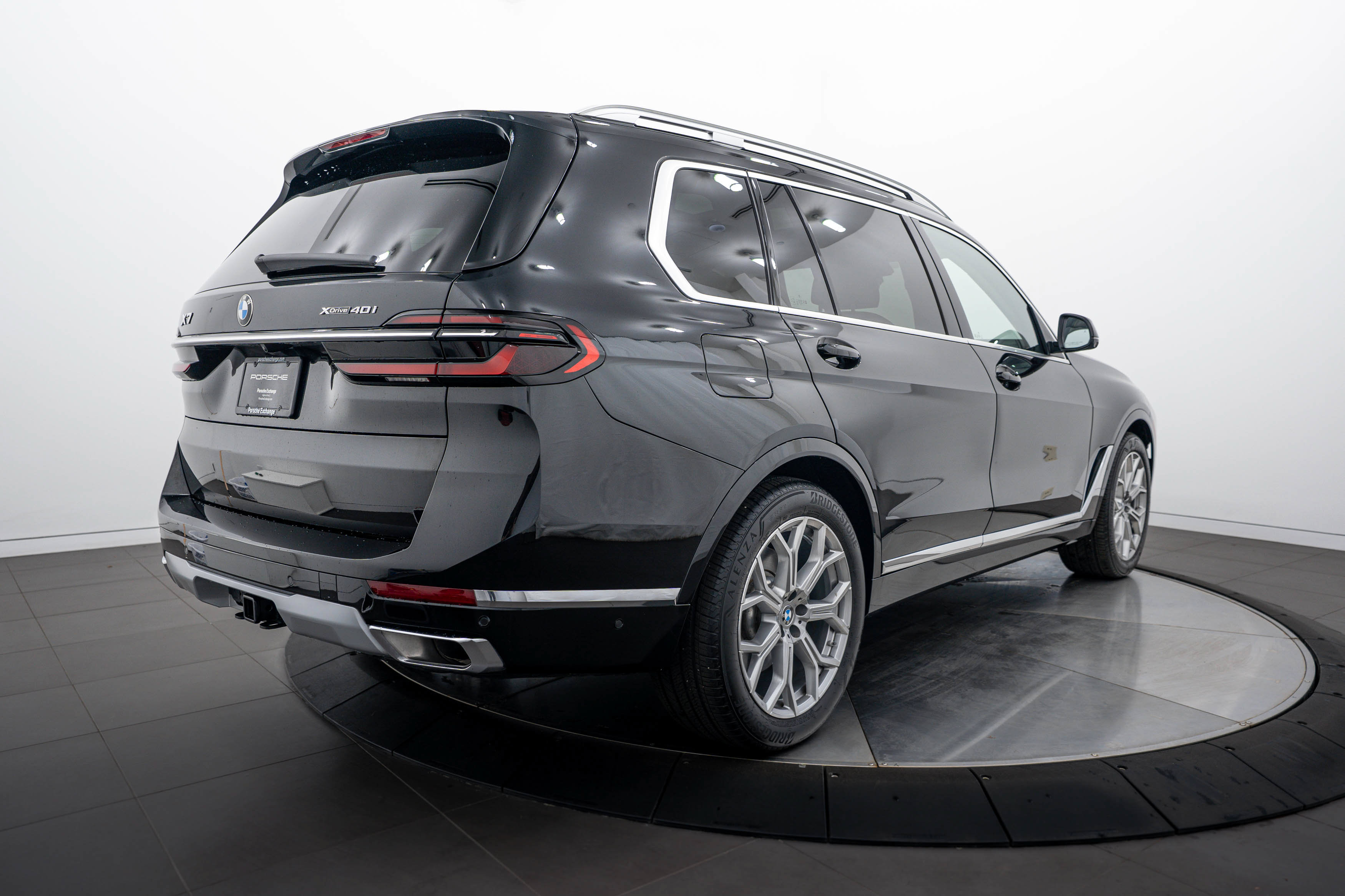 Used 2025 BMW X7 xDrive40i w/ Premium Package AWD/4WD image 7
