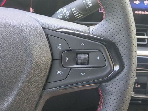 Used 2024 Chevrolet Trax RS w/ Sunroof Package FWD image 24