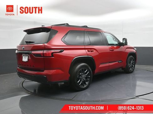 Used 2023 Toyota Sequoia Platinum AWD/4WD image 2