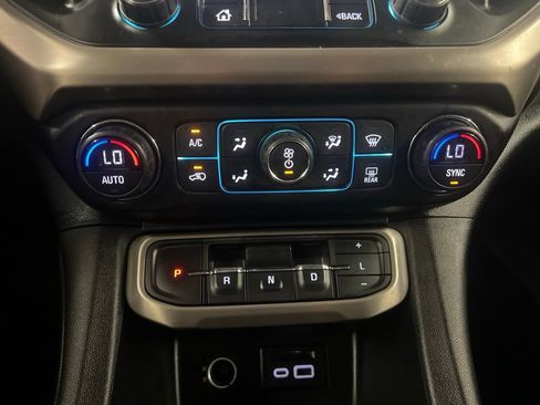 Used 2020 GMC Acadia Denali w/ Technology Package FWD image 20