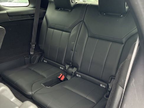 Used 2019 Land Rover Discovery HSE image 15