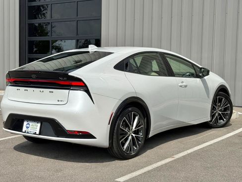 Used 2023 Toyota Prius XLE FWD image 5