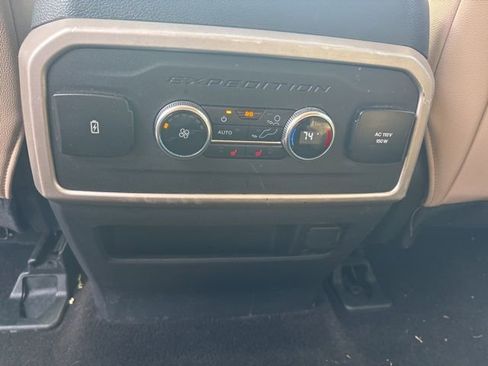 Used 2023 Ford Expedition Limited image 20