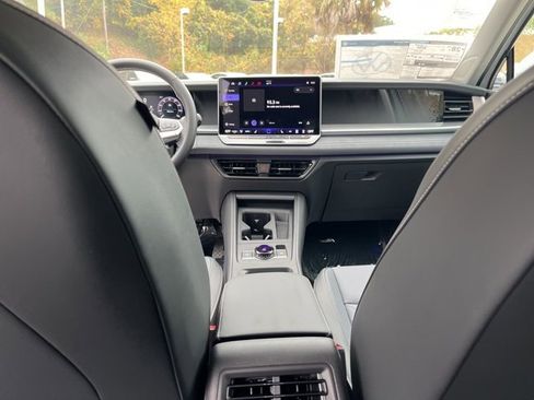 New 2026 Volkswagen Tiguan SE image 16