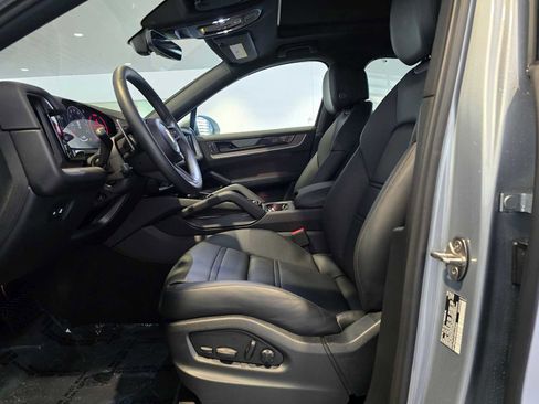 Used 2024 Porsche Cayenne Coupe image 25