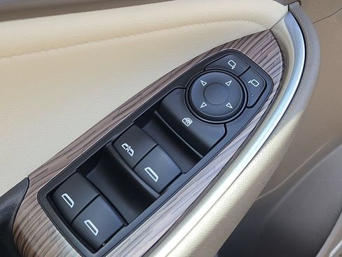 Used 2020 Chevrolet Malibu Premier FWD image 30