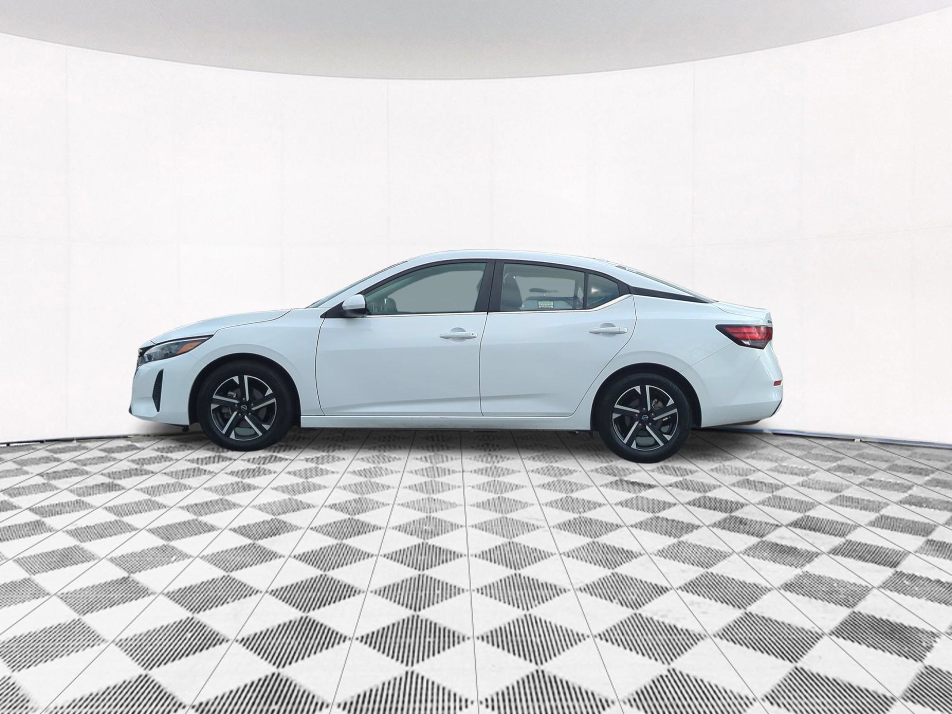 Used 2024 Nissan Sentra SV FWD image 2