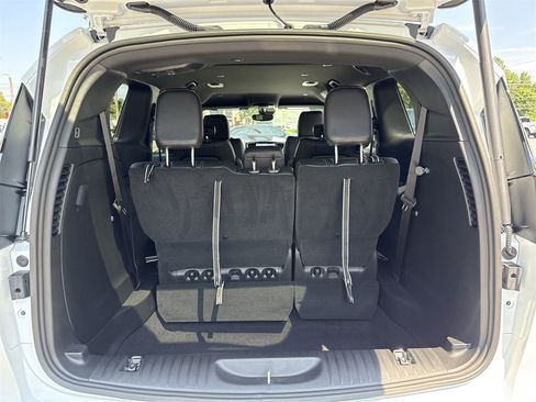 New 2026 Chrysler Pacifica Select image 30