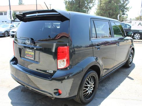 Used 2014 Scion xB FWD image 34