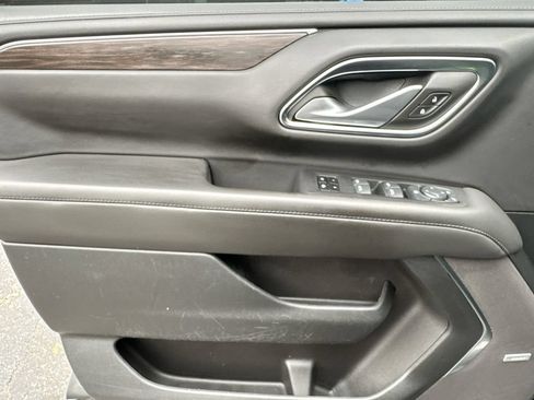 Used 2024 Chevrolet Suburban LT RWD image 15