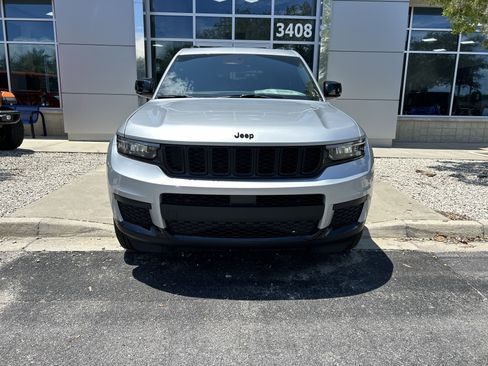 New 2025 Jeep Grand Cherokee L Altitude image 2