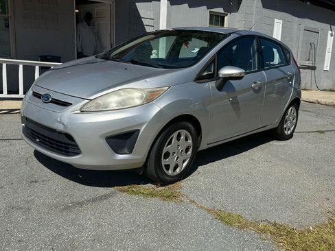 Used 2013 Ford Fiesta SE w/ Super Fuel Economy Pkg image 3