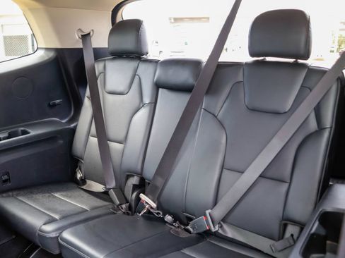 Used 2025 Kia Telluride S FWD image 11