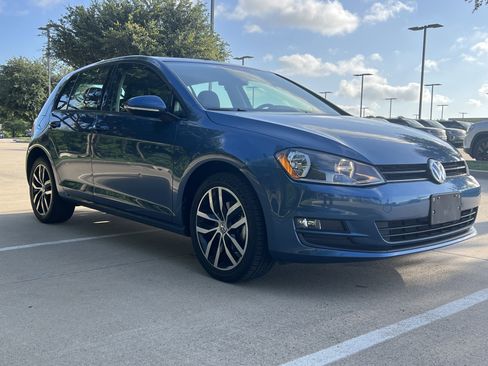 Used 2017 Volkswagen Golf 4-Door FWD image 2