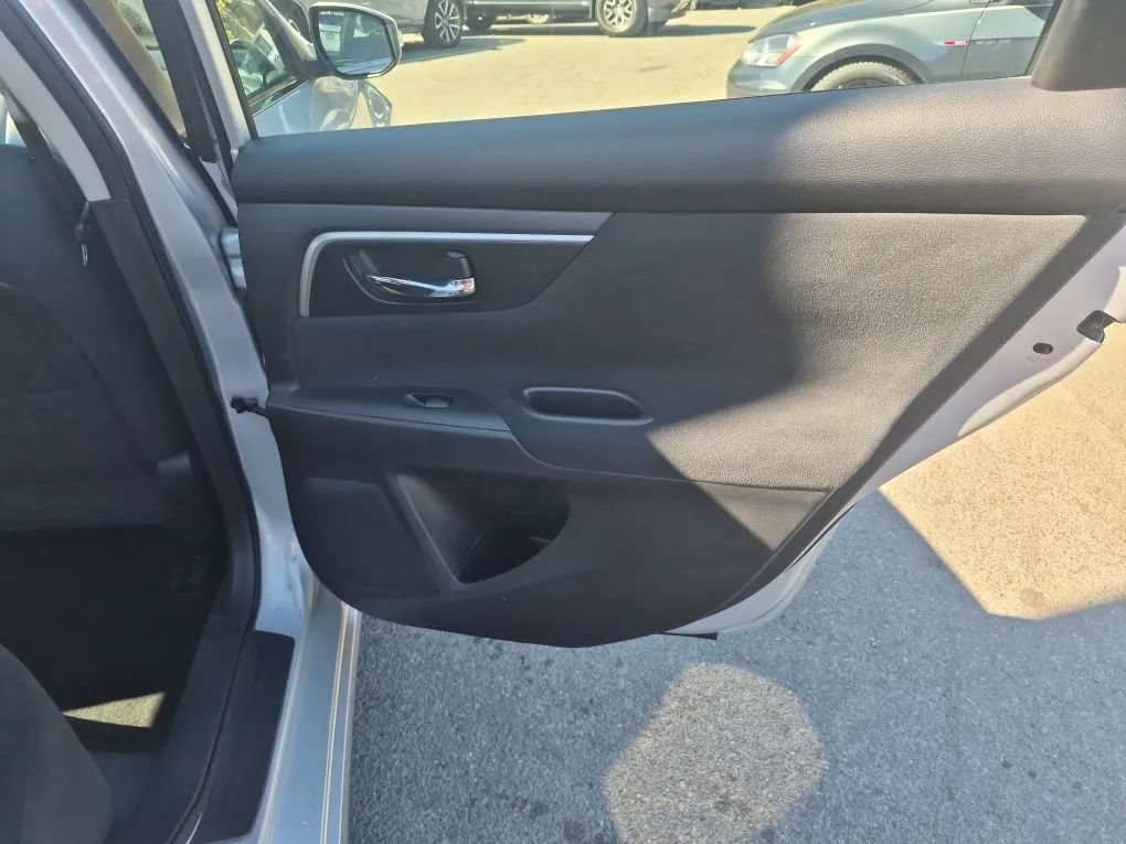 Used 2015 Nissan Altima 2.5 SV w/ Convenience Package FWD image 19