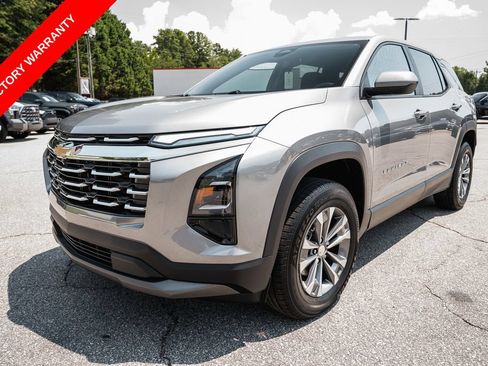 Used 2025 Chevrolet Equinox LT FWD image 3