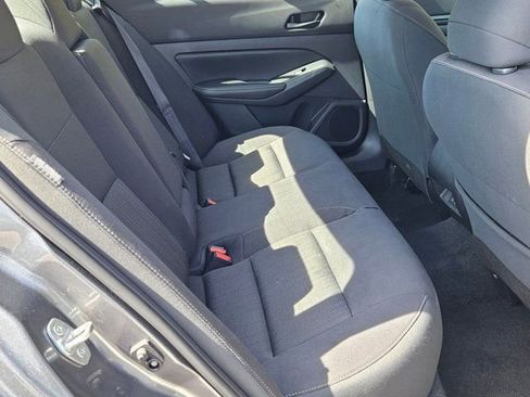 Used 2025 Nissan Altima 2.5 SV image 30