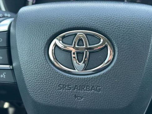Certified 2025 Toyota Highlander XLE FWD image 40