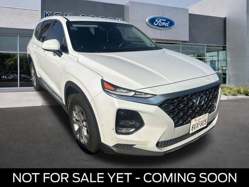Used 2019 Hyundai Santa Fe SE image 1