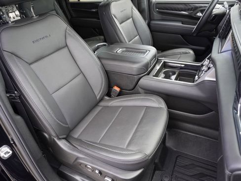 Used 2023 GMC Yukon XL Denali AWD/4WD image 24