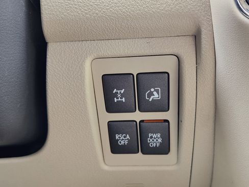 Used 2014 Lexus LX 570 4WD image 26