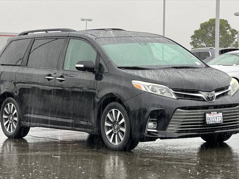Certified 2019 Toyota Sienna Limited image 5