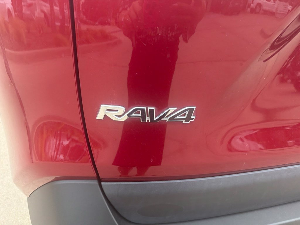 Used 2022 Toyota RAV4 LE FWD image 8