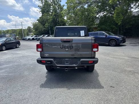 Used 2024 Jeep Gladiator Sport AWD/4WD image 6