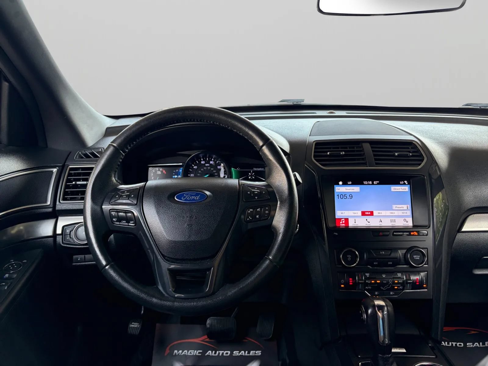 Used 2019 Ford Explorer XLT w/ Equipment Group 202A AWD/4WD image 30