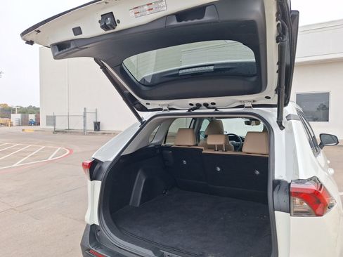 Used 2022 Toyota RAV4 XLE Premium image 35