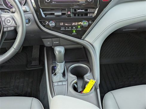Used 2022 Toyota Camry SE image 18
