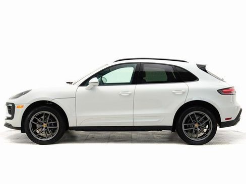 Certified 2025 Porsche Macan image 2